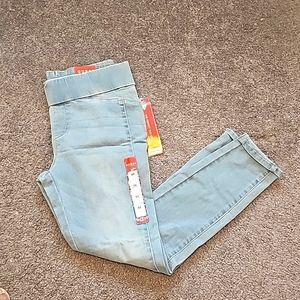 GUESS Jean "The Perfect Pull On"